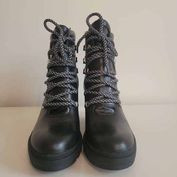 Marc Fisher NEW Y2K LTD Kini Black Lace Up Block Heel Ankle Booties in 7.5 Chunk - Picture 2 of 10